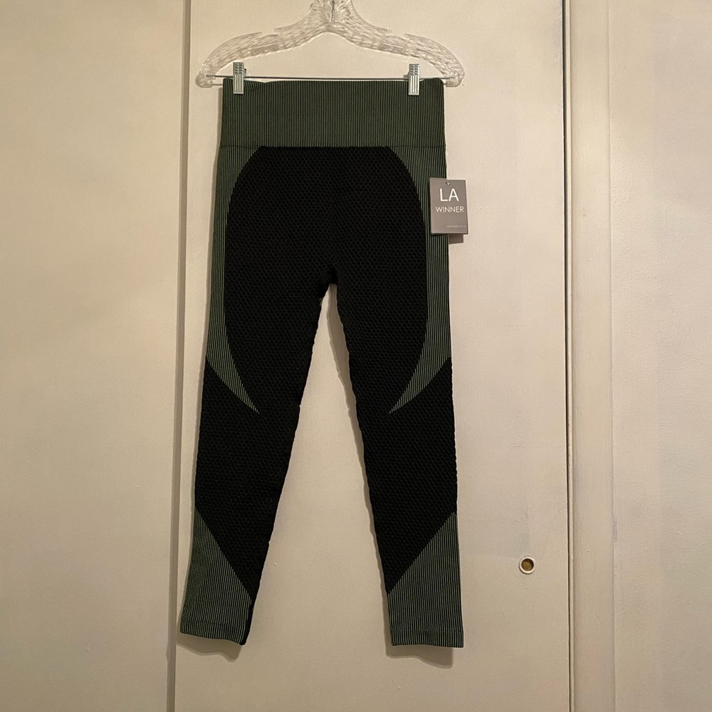 LA Winner Women’s Sporty Green and Black Leggings, size M/L